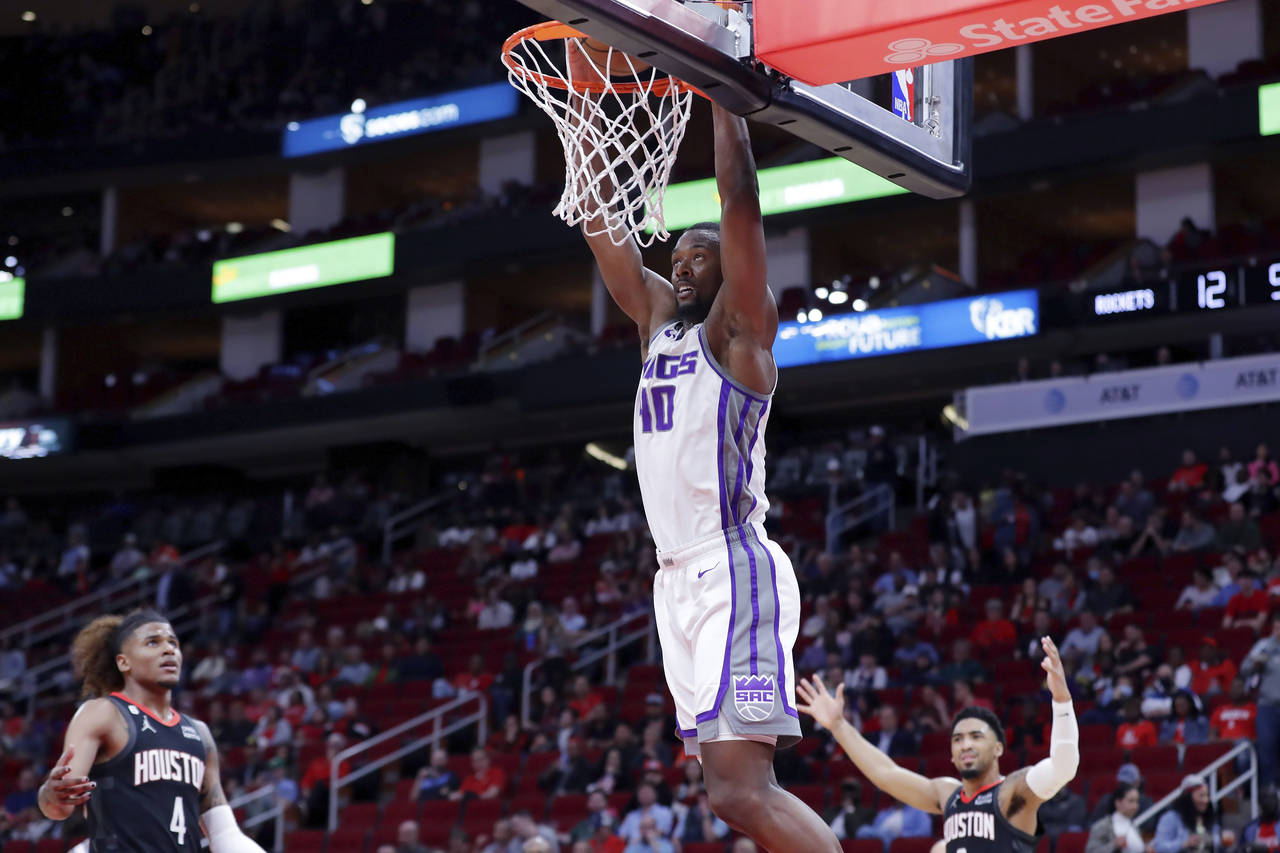 Sacramento Kings forward Harrison Barnes (40) dunks between Houston Rockets guard Jalen Green (4) a...