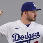 Expected Dodgers SS Lux out for season after knee injury