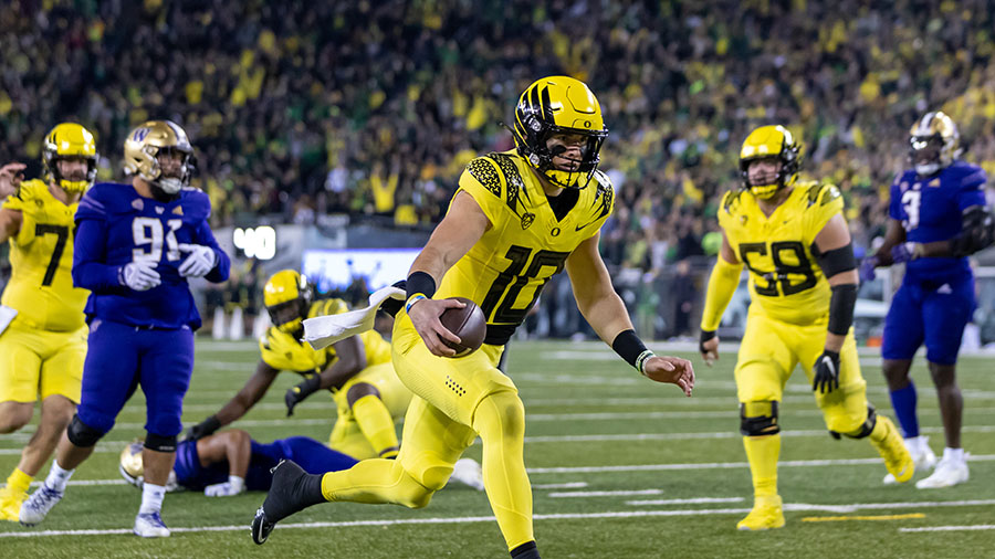 UW Huskies Oregon Bo Nix...