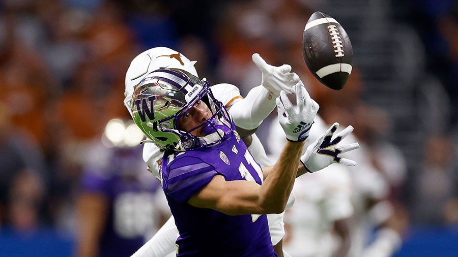 UW Huskies Jalen McMillan Texas...
