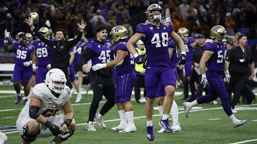 UW Huskies Michigan national championship...