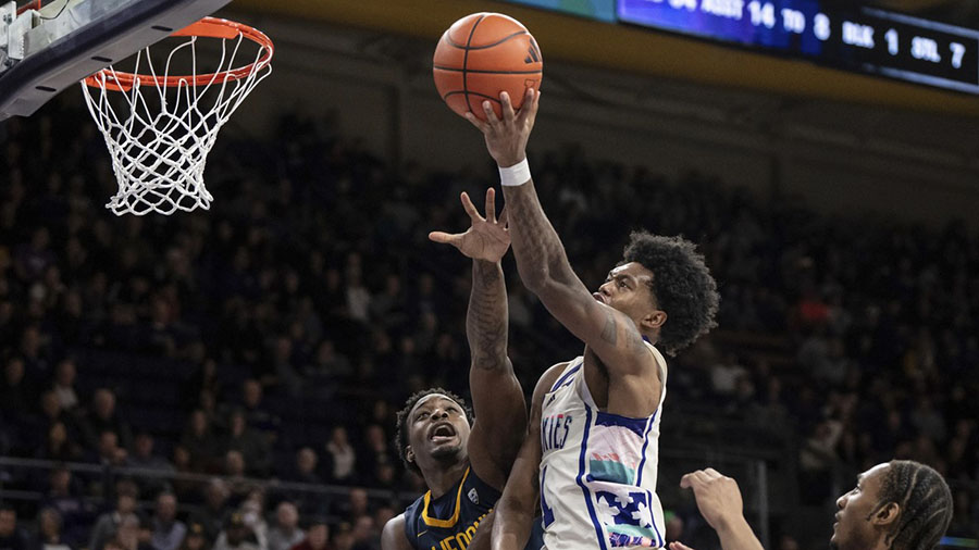 UW Huskies Keion Brooks Jr. Cal...