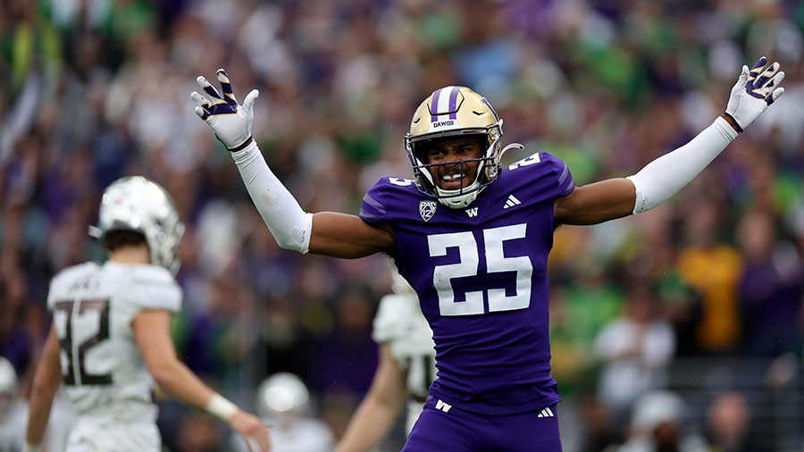 UW Huskies Elijah Jackson...