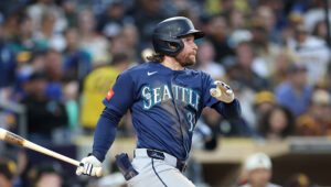 Mariners’ Brendan Donovan leaves game with hip issue